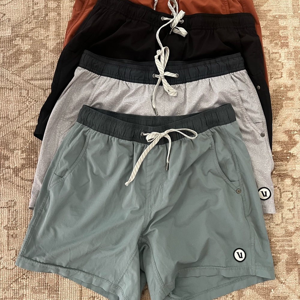Men’s vuori shorts bundle size M